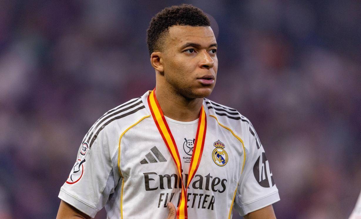 33场造17球巨星竟遭皇马清洗！曼联介入交易，姆巴佩成唯一核心